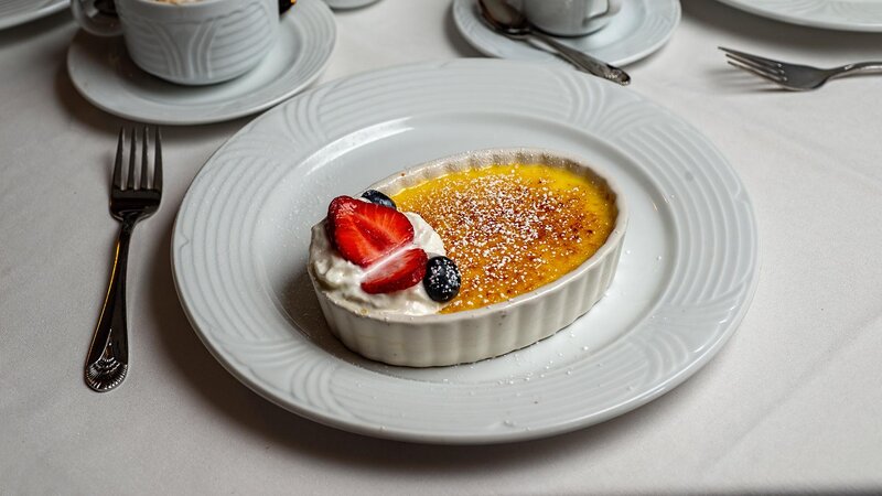 Creme brulee dessert